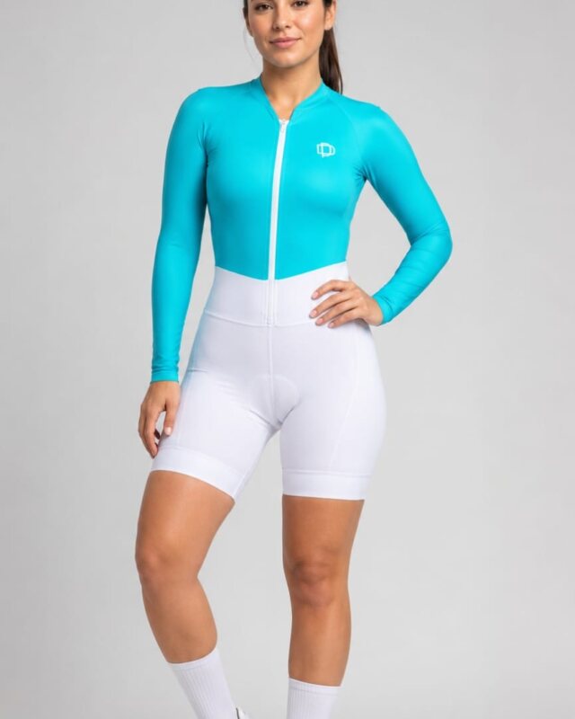 Azul Piscina com Branco